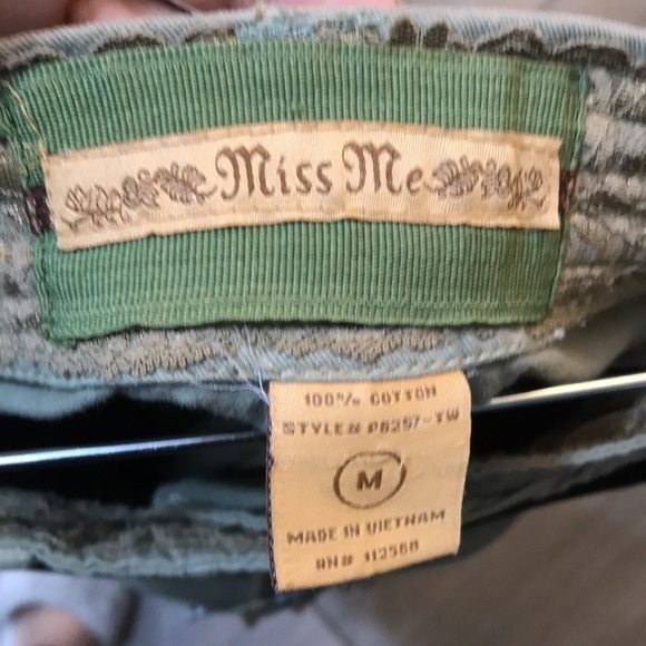 Miss Me Embroidered Horse/Stallions Olive Green Tons of Pockets Capris size M - Picture 6 of 10